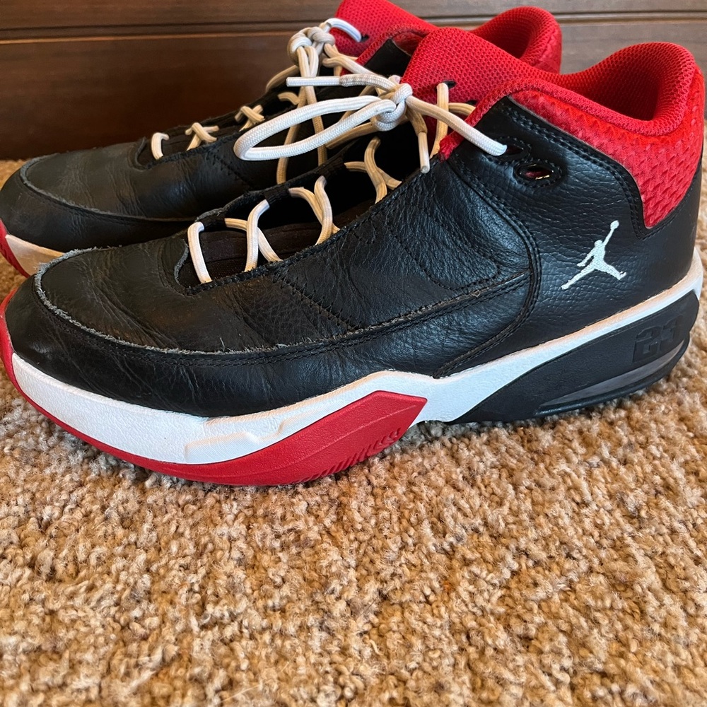 Jordan Max Aura 3 Size 9